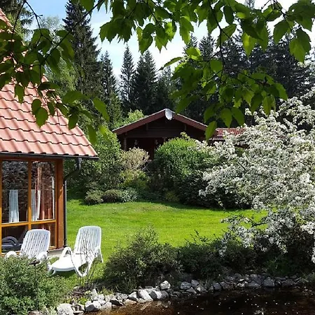 Idyllische Ferienhauser Am Waldrand Und Waldschlosschen Hébergement de vacances